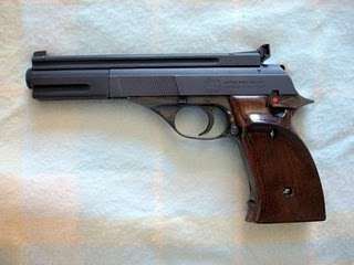 Siempre me ha gustado esta pistola y por muy popular que sea entre los tiradores, jamás había tenido una 80