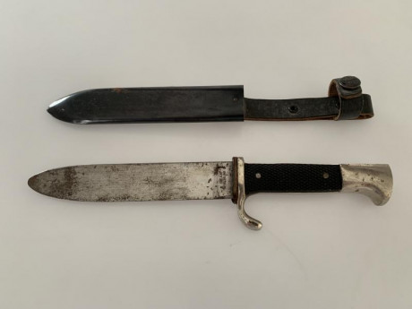 Vendo los siguientes cuchillos:
-cuchillo de monte tropas de montaña y COEs de la Fabrica Nacional de 40