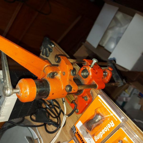 VENDIDO Hola, vendo estupenda Lyman lubricator 45 para recalibrar tus puntas y poner su banda de engrase 01