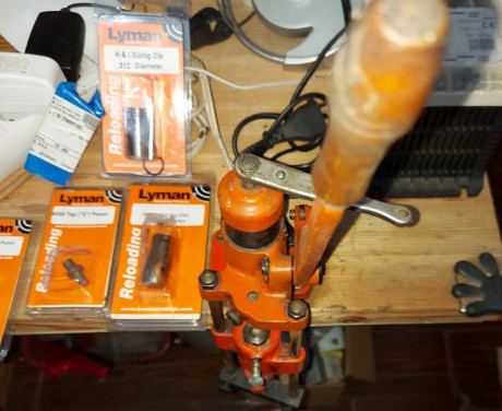 VENDIDO Hola, vendo estupenda Lyman lubricator 45 para recalibrar tus puntas y poner su banda de engrase 00