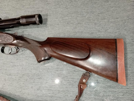 Se vende rifle Express calibre 8x57 JRS de la marca Victor Sarasqueta.
El rifle se vende con visor Zeiss 30