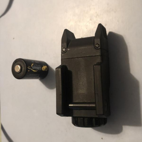 Vendo linterna para pistola con rail picatinny INFORCE APLc (compacta) 

Muy ligera.
Version Glock (pero 00