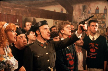 Hace 1 minuto escaso, en el telediario de Tele 5 acaban de hablar del tema del nuevo RA, no defendiéndonos, 50