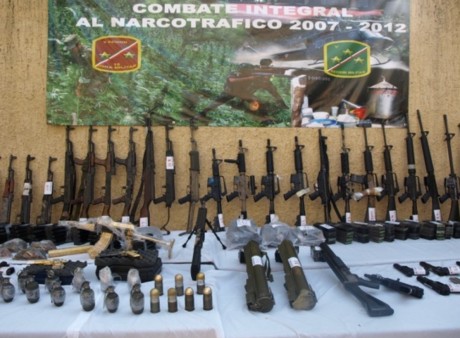 Hace 1 minuto escaso, en el telediario de Tele 5 acaban de hablar del tema del nuevo RA, no defendiéndonos, 80