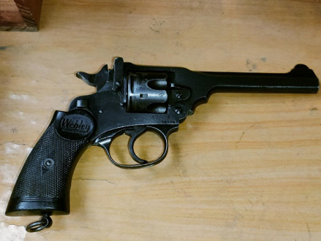 Hola 

Vendo revolver Webley modelo MK IV del calibre .38, inutilizado de los que se hicieron para el 01