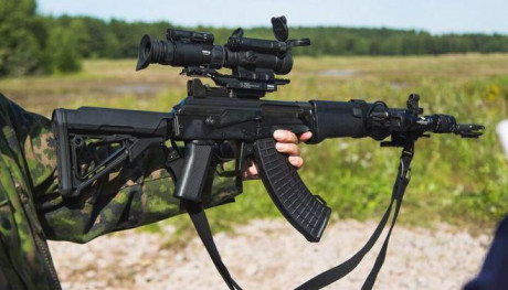 Suecia dispone del AK5 (una versión del FNC Belga), y alguna cosa tiene del AK4 (un HK G3/CETME B o C): 12