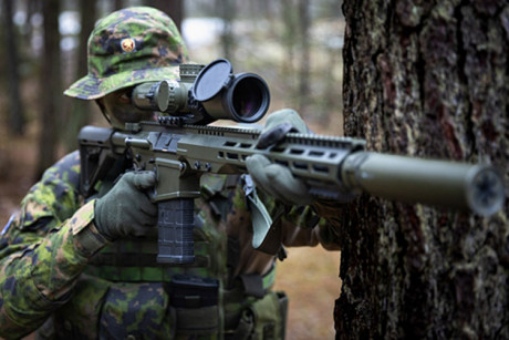 Suecia dispone del AK5 (una versión del FNC Belga), y alguna cosa tiene del AK4 (un HK G3/CETME B o C): 30