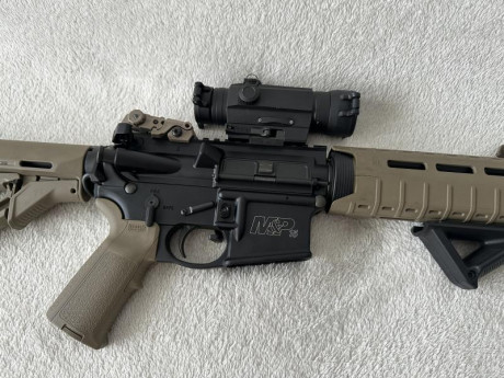 Pongo a la venta mi S&W MP15 del 300 Blackout.

Lleva todo lo que se ve en las fotos:
- guardamanos, 11