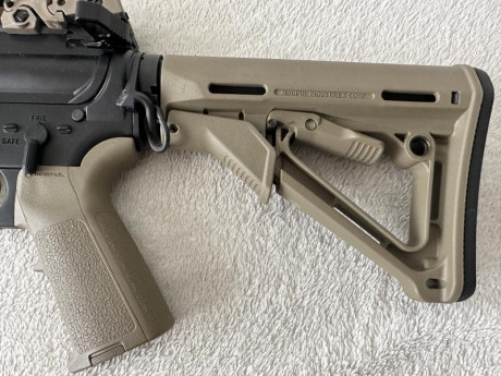 Pongo a la venta mi S&W MP15 del 300 Blackout.

Lleva todo lo que se ve en las fotos:
- guardamanos, 10