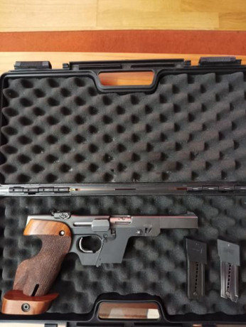 Pistola walther del calibre 32 
con caja para el trasporte está 
Guiada en F
El arma se encuentra en Salamanca 00