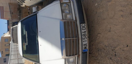 Vendo mercedes 300D automatico  año 89 para restaurar,anda perfectamente y arranca al toque de llave,le 01