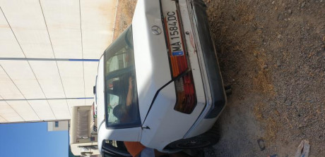 Vendo mercedes 300D automatico  año 89 para restaurar,anda perfectamente y arranca al toque de llave,le 12