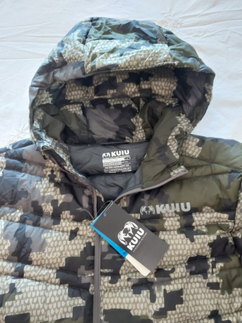 Buenas a todos.

Vendo porque una vez importada de USA vi que me había confundido de talla.

Chaqueta 01