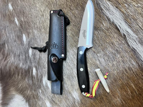 Vendo cuchillo Cudeman, modelo 123M diseñado por Cesar Bozal, con funfa y rabiza con bandera y punta de 10