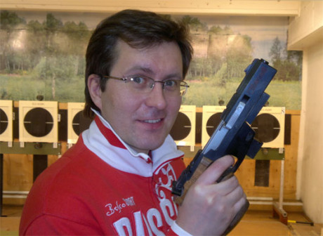 Buenas foro,

Estoy mirando armas de competición, y esta es la más baratita. No parece estar mal aunque 30