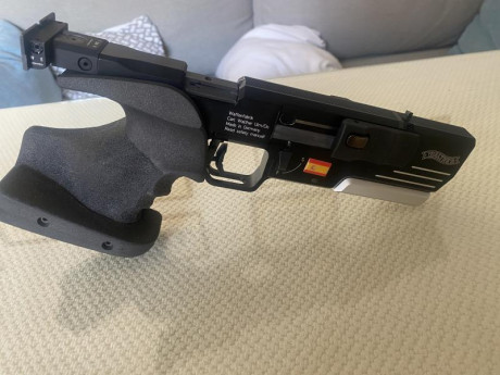 Vendo Walter SSp cal 22 en perfecto estado, incluye dos cargadores , maletín de transporte y herramientas 02