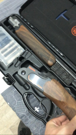 Beretta 690 Blak modelo Sporting. Perfecto estado muy cuidada y muy pocos tiros, seis polichok tres de 02