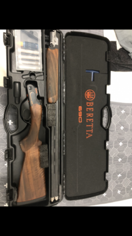 Beretta 690 Blak modelo Sporting. Perfecto estado muy cuidada y muy pocos tiros, seis polichok tres de 01
