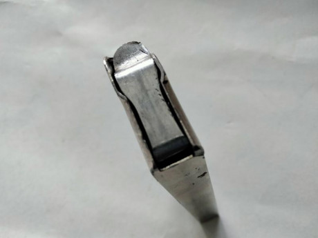 Hola, empiezo a poner muchos de los cargadores de pistolas ASTRA de mi coleccion a vender

primero este 32