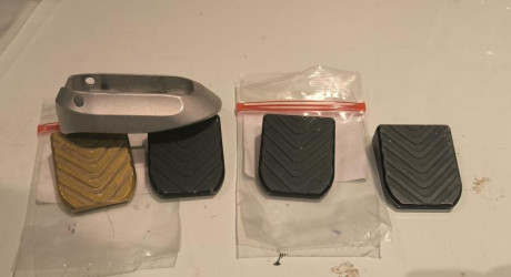 Vendo lo siguiente:

- Magwell/fannel de aluminio de la marca Bul Armory válido para pistolas 2011 y 1911 12
