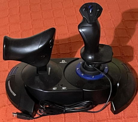 Vendo conjunto de equipos para juegos PS4, casco de realidad virtual Playstation VR, volante y pedales 20