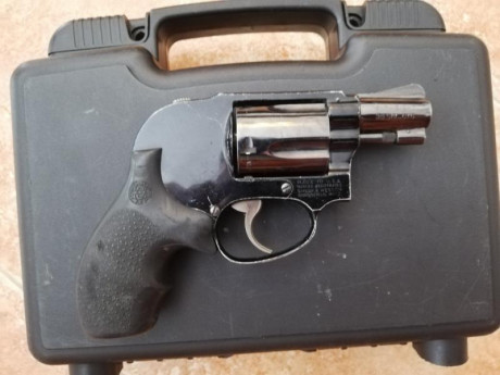Vendo Revolver SW AIRWEIGHT BODYGUARD cal 38.
Apenas tiene se ha disparado con el.
Precio 250€.
El armas 01
