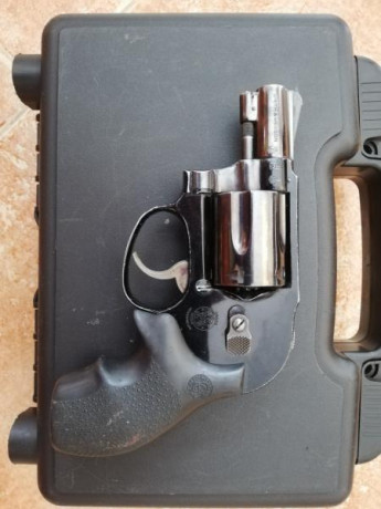 Vendo Revolver SW AIRWEIGHT BODYGUARD cal 38.
Apenas tiene se ha disparado con el.
Precio 250€.
El armas 00