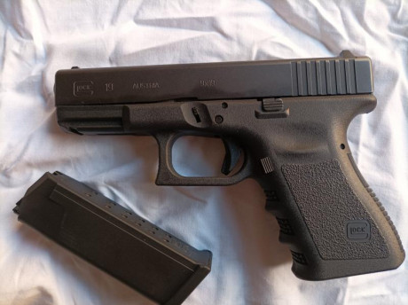 Hola a todos
Glock 19 3 Gen, 9 mm Pb, con un cargador
Sin caja.
Muy poco uso
300 euros +porte

 :birra^: 02