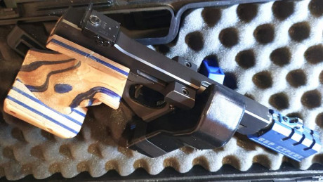 Vendo Walther GSP Expert  del calibre 32

El arma incluye:
 2 cargadores

Cazavainas fijado (cinta aislante) 02