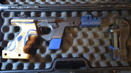 Vendo Walther GSP Expert  del calibre 32

El arma incluye:
 2 cargadores

Cazavainas fijado (cinta aislante) 01