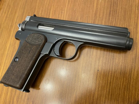 Debido a la necesidad de hacer cupo, pongo a la venta esta singular pistola que, en modesta opinión, debiera 02