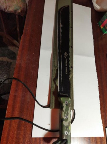 Machete de campo 
Hoja 42cm
Con funda
60€
Los dos 01