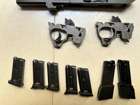 Hola se vende pistola en perfecto estado, con 4 carros uno 32 y 2 22 y uno 22 corto y dos grupos de disparadores 02