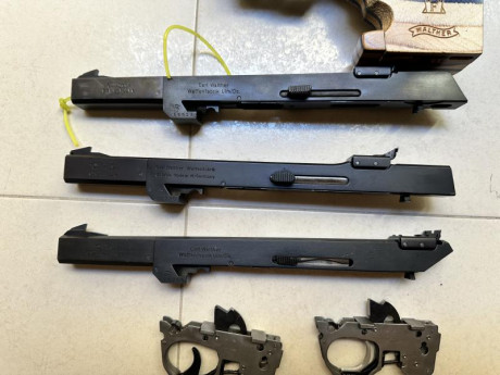 Hola se vende pistola en perfecto estado, con 4 carros uno 32 y 2 22 y uno 22 corto y dos grupos de disparadores 01