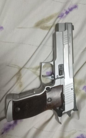 Sig sauer xfive en perfecto estado con su maletín original . Como nueva 
1800 euros

Tlf 661326354 00