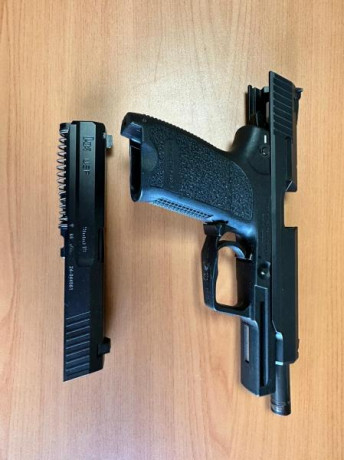 Se vende pistola con dos carros uno 9mm y otro 40 mm estado muy impecable no ha tirado más de 100 tiros 00