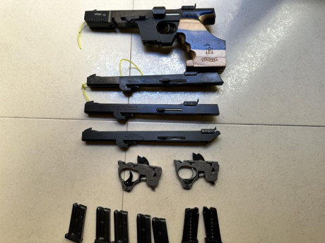 Hola se vende pistola Walter con 4 carros uno de 32,dos de 22 y uno 22 corto,la pistola está impecable 00