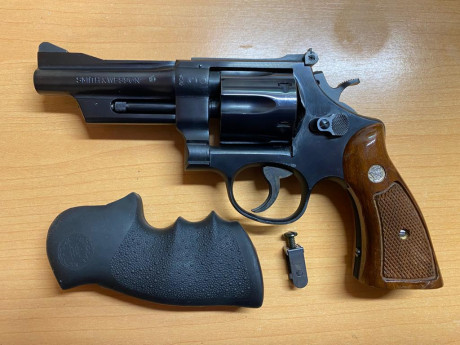 Vendido revólver Smith Wesson Highway Patrolman del 357 Magnum / 38 Special en excelente estado. Con cachas 01