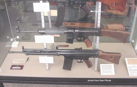 Hola,

Les informo que hemos logrado a que funccione el CETME L con recamara estriada en 222 Remington.
Fue 140
