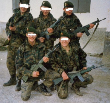 Hola,

Les informo que hemos logrado a que funccione el CETME L con recamara estriada en 222 Remington.
Fue 160