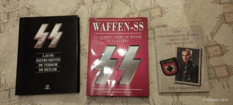 Vendo Libros uniformes alemanes WW2 , en Español, inglés y alemán,seminuevos, desde 20€ interesados más 42