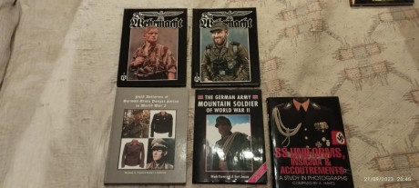 Vendo Libros uniformes alemanes WW2 , en Español, inglés y alemán,seminuevos, desde 20€ interesados más 52