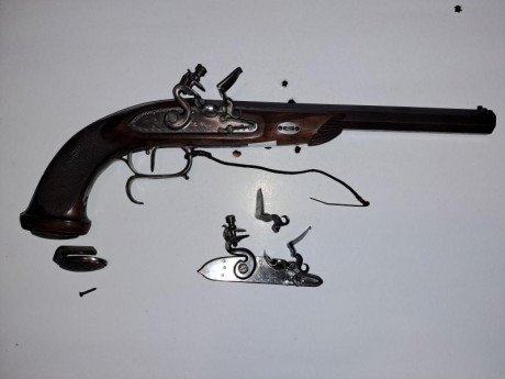 LePage Pedersoli Chispa con llave extra+rastrillo. 600€
Precio solo de la Pistola 475€.
Llave 160€ una 00