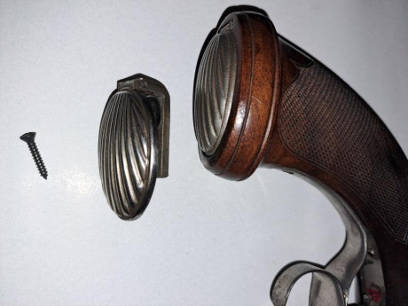 LePage Pedersoli Chispa con llave extra+rastrillo. 600€
Precio solo de la Pistola 475€.
Llave 160€ una 10