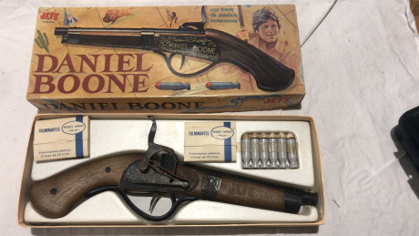 No veo oferta ni demanda de armas cortas monotiro, salvo aire comprimido, para tiro deportivo presición. 00