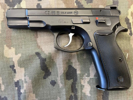 Hola a todos.
Pongo en venta esta PISTOLA CZ 85B calibre 9mm parabellum.
En un estado excepcional y en 01