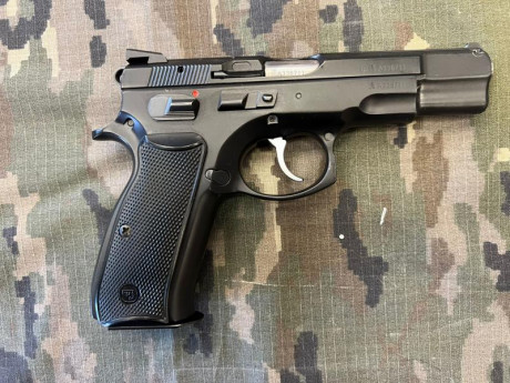 Hola a todos.
Pongo en venta esta PISTOLA CZ 85B calibre 9mm parabellum.
En un estado excepcional y en 00