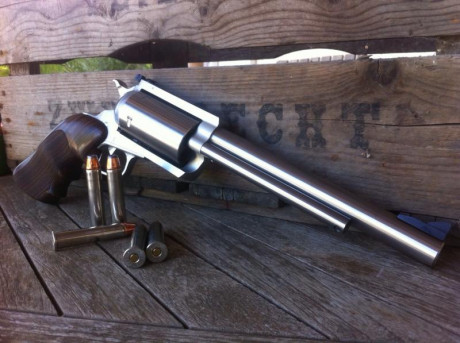 Hola, 
Tengo un revolver 45/70 Government. Alguien sabe si podría disparar con cartucho de 45 long colt 50