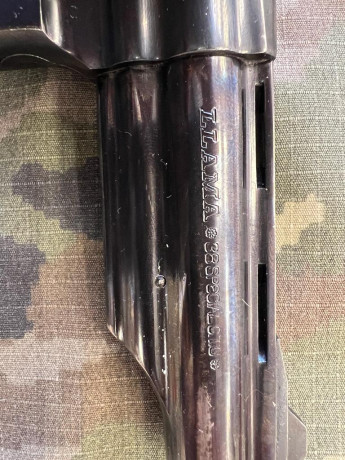 Hola a todos.
Pongo en venta este revolver Llama 38 special CTG.
En un estado bueno y en total funcionamiento 01