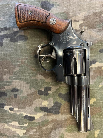 Hola a todos.
Pongo en venta este revolver Llama 38 special CTG.
En un estado bueno y en total funcionamiento 00